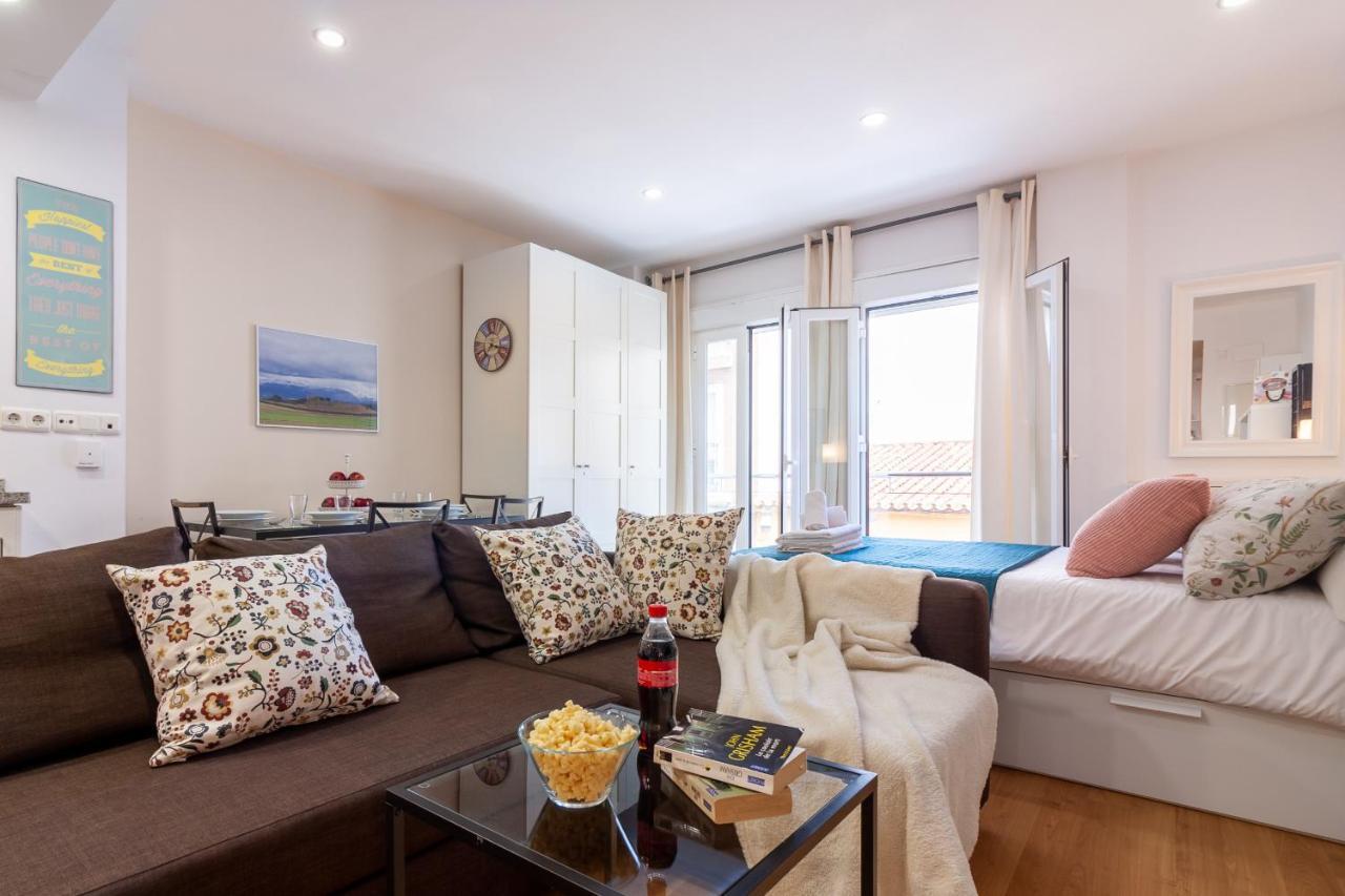 Sea & Wave Adela Boutique Apartment Malaga Bagian luar foto