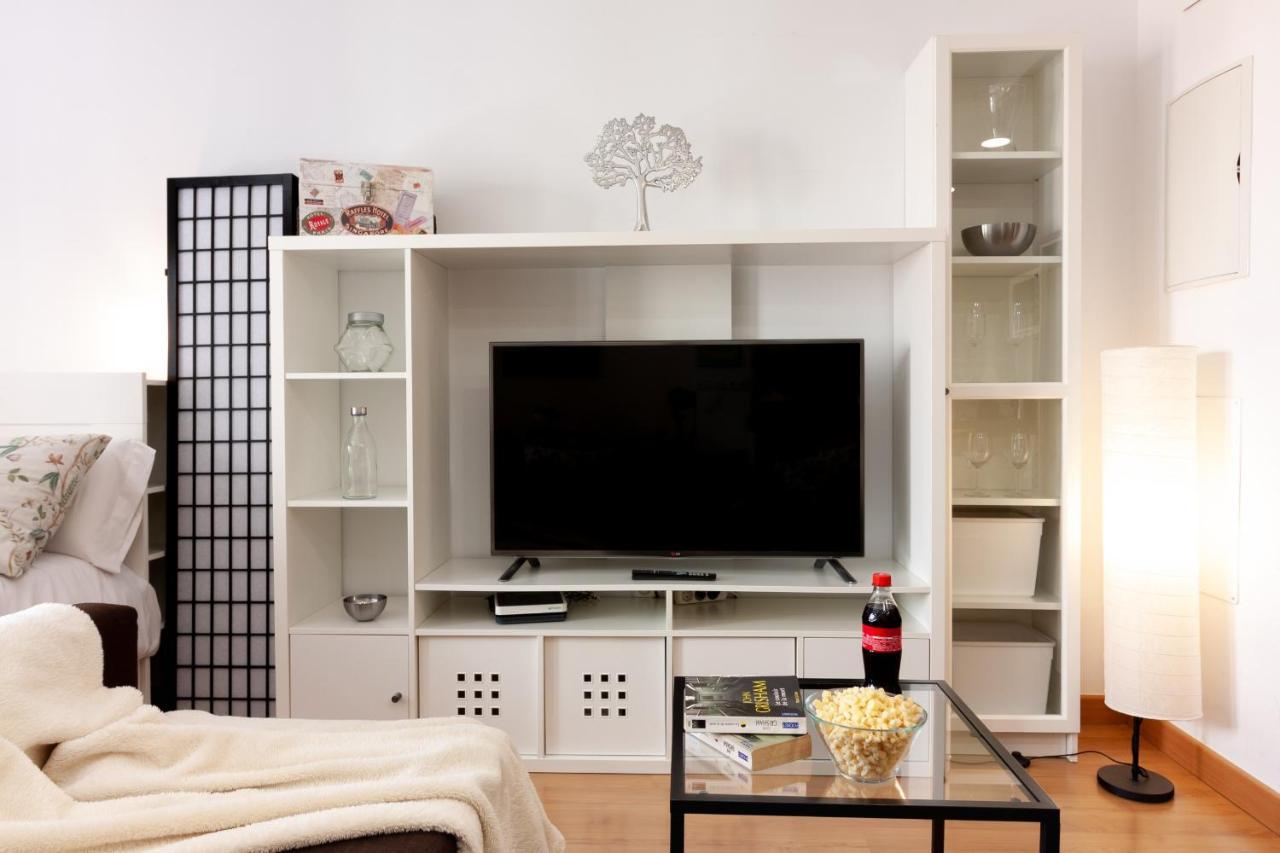 Sea & Wave Adela Boutique Apartment Malaga Bagian luar foto