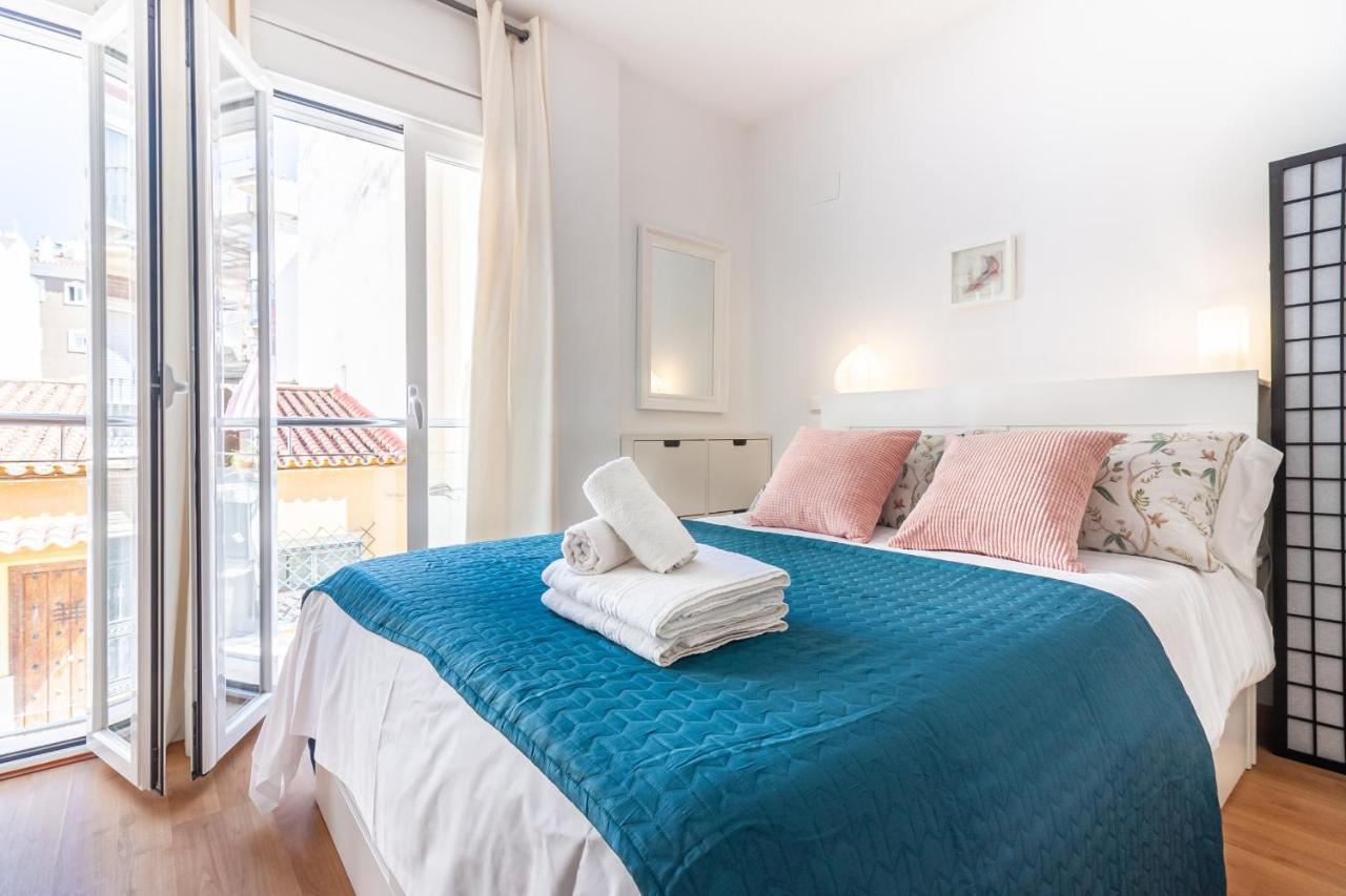 Sea & Wave Adela Boutique Apartment Malaga Bagian luar foto