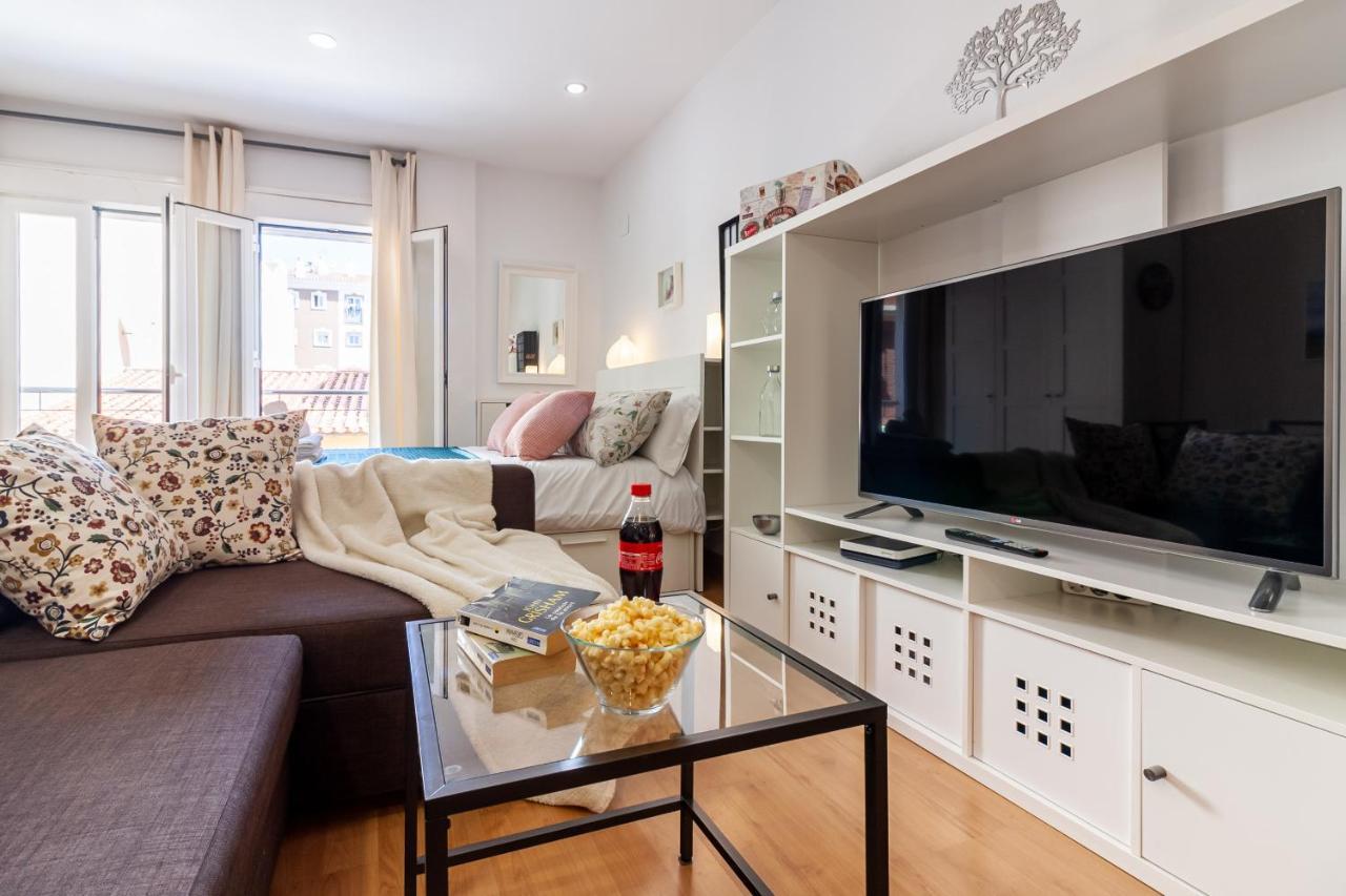 Sea & Wave Adela Boutique Apartment Malaga Bagian luar foto